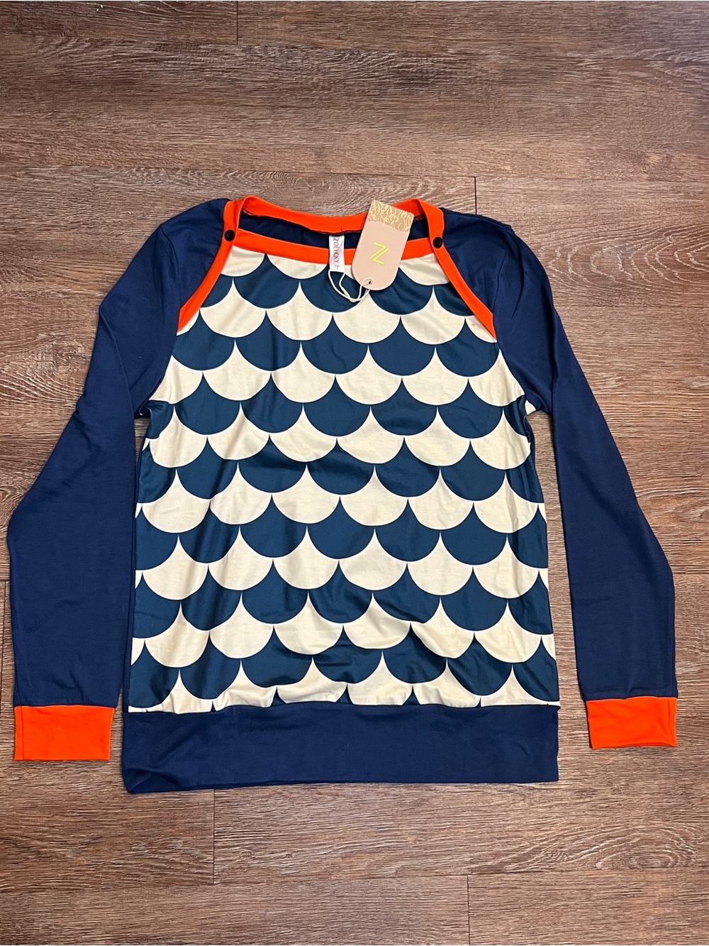 Zolucky Navy Cream Scallop Print Long Sleeve Top Orange Accent NWT | Size: S